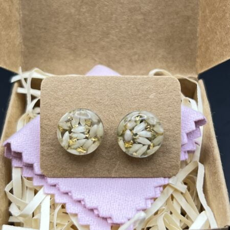 White heather & gold flakes round stainless steel stud earrings