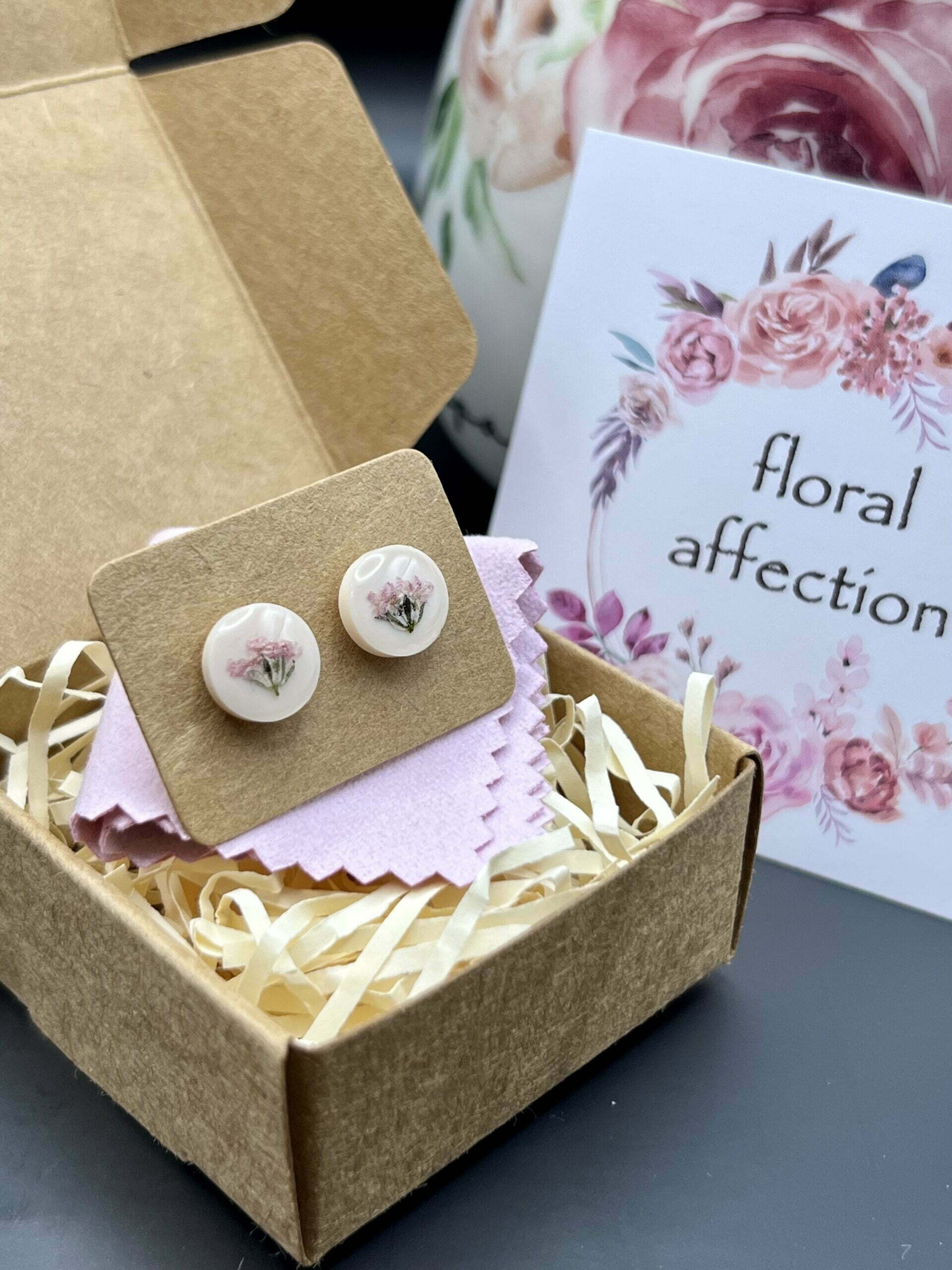 Gypsophila round stainless steel resin stud earrings - Image 2