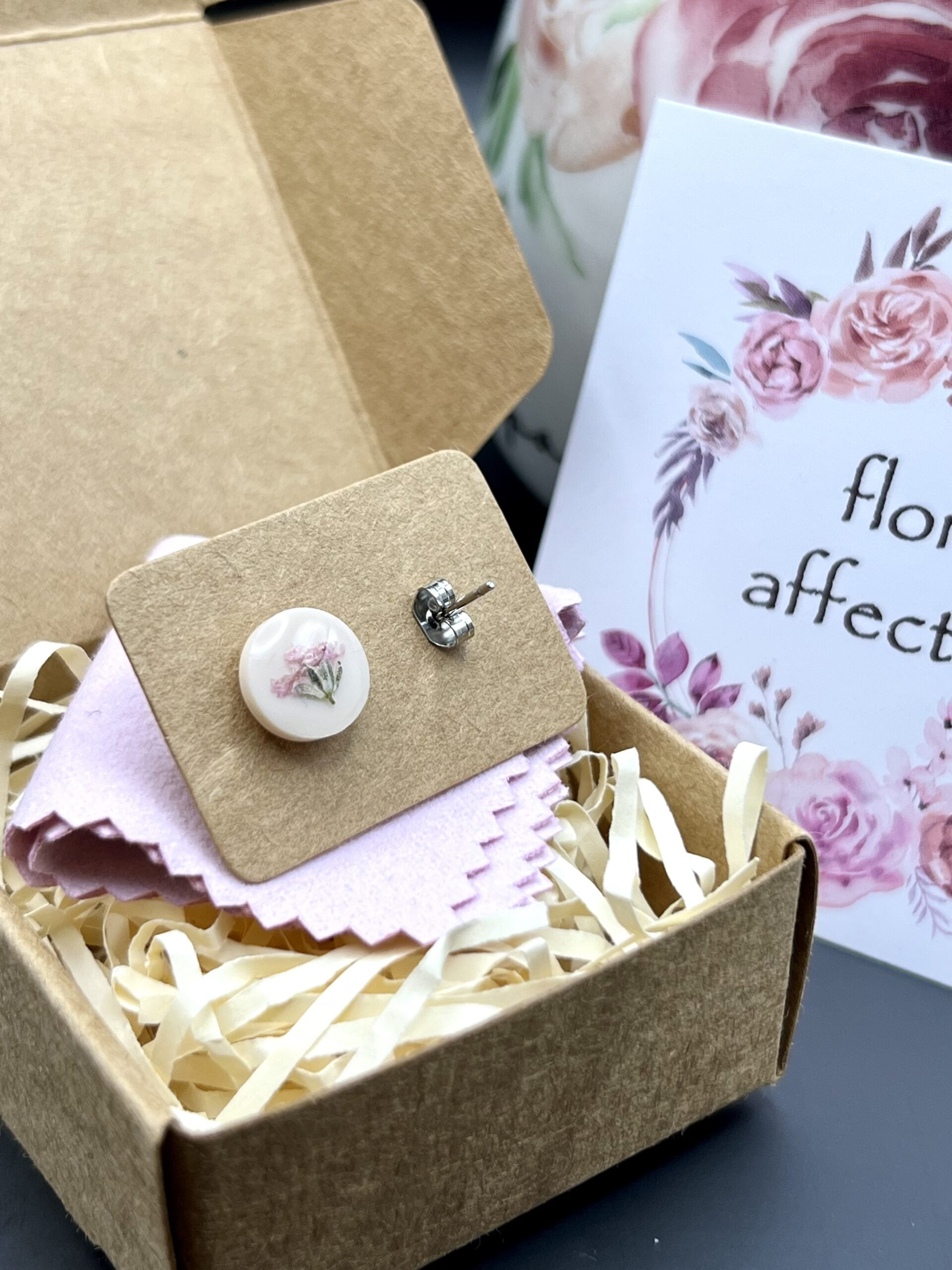 Gypsophila round stainless steel resin stud earrings - Image 3