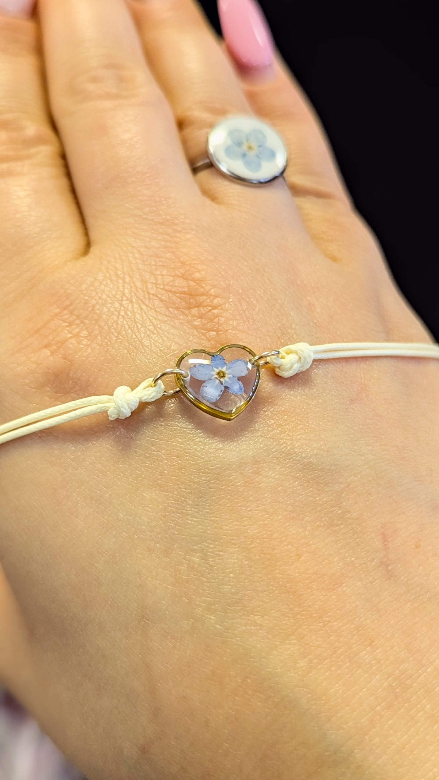 Forget me not beige cord bracelet in gold - Image 5
