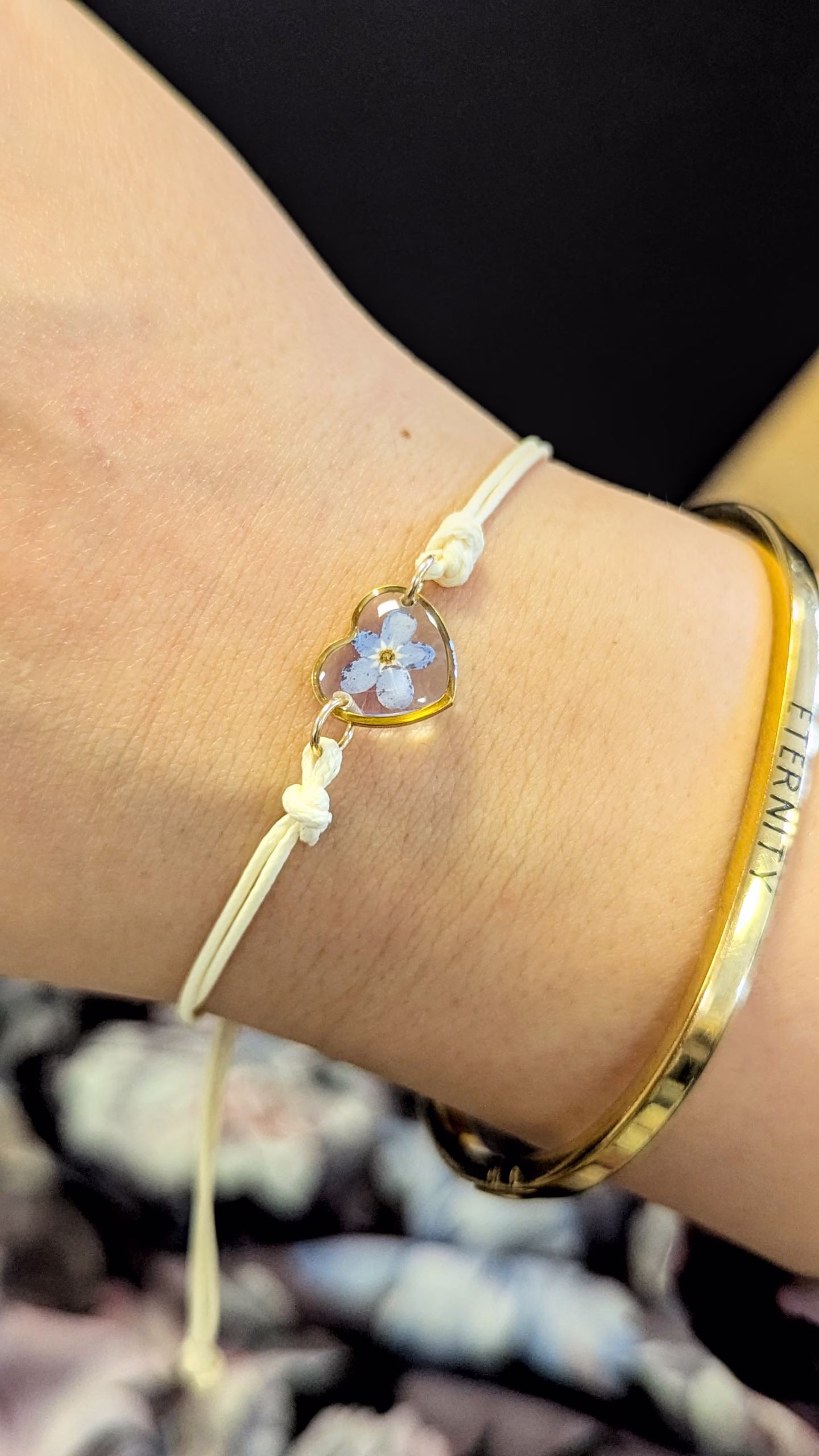 Forget me not beige cord bracelet in gold - Image 4