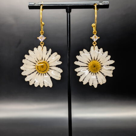 Daisy gold hoop earrings