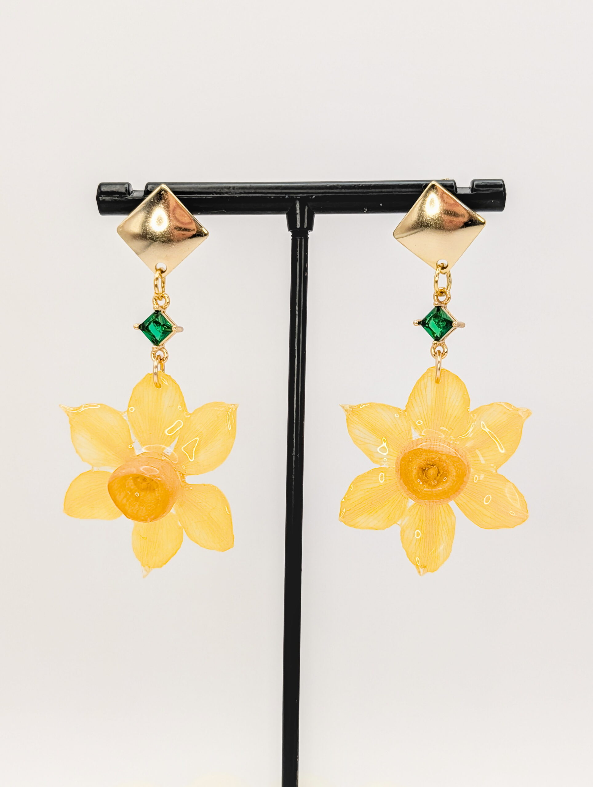 Daffodils drop stud earrings
