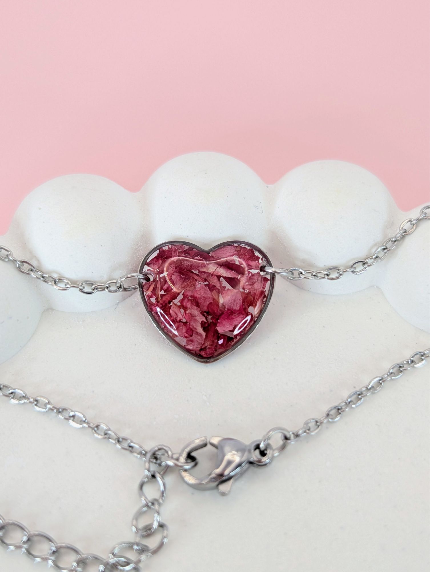 Carnation medium silver heart bracelet